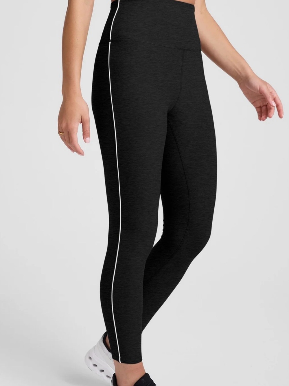 Beyond Yoga Black Spacedye Leggings with White Piping. Small, like new.